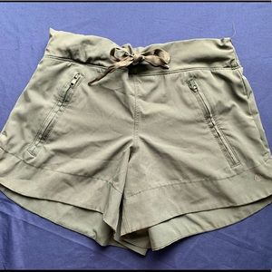 Yoga/athletic shorts